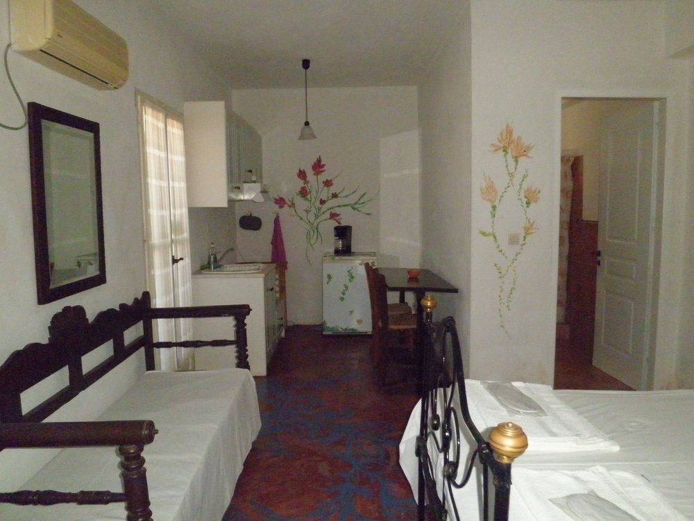 Angelica'S Hotel Frý Екстериор снимка